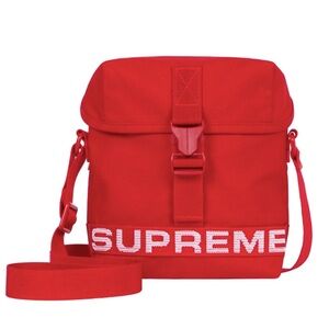 Supreme SS23 Military Field Side
Bag Red‎